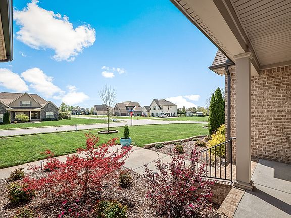 3rd image of 196 Knoxleigh Way
