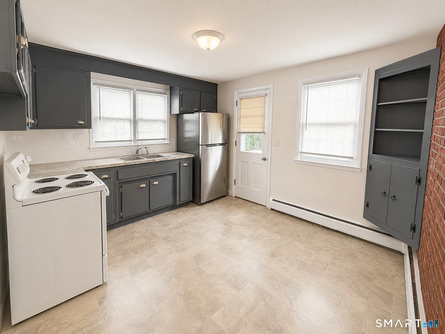 4 bed, 1.0 bath, 1224 sqft, $3,725 — Photo 3