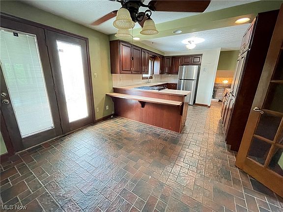 4th image of 472 Saint Lawrence Blvd