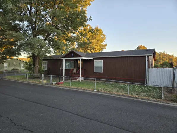 633 E Archwood Dr Unit 101, Eagle Point, OR 97524