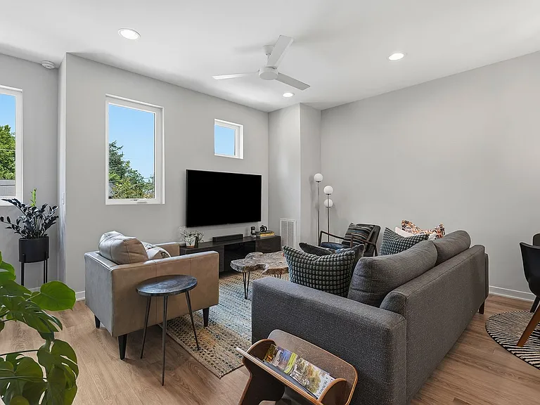 1016 Tipton St — Photo 11