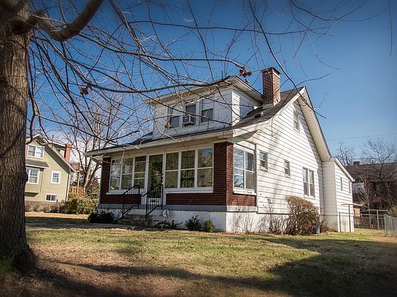 2nd image of 1624 Shady Ln