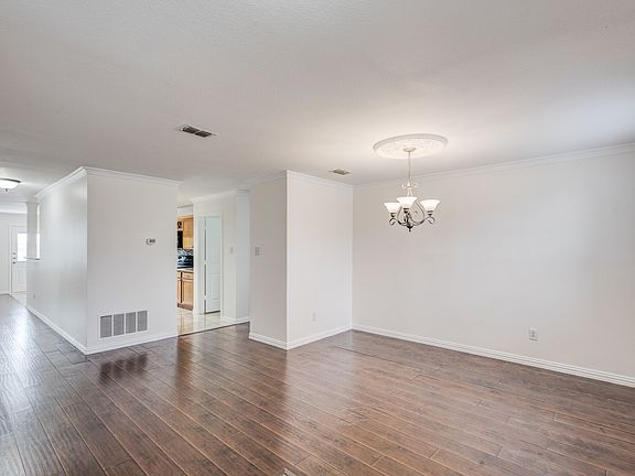 4th image of 3009 Meadow Bluff Dr