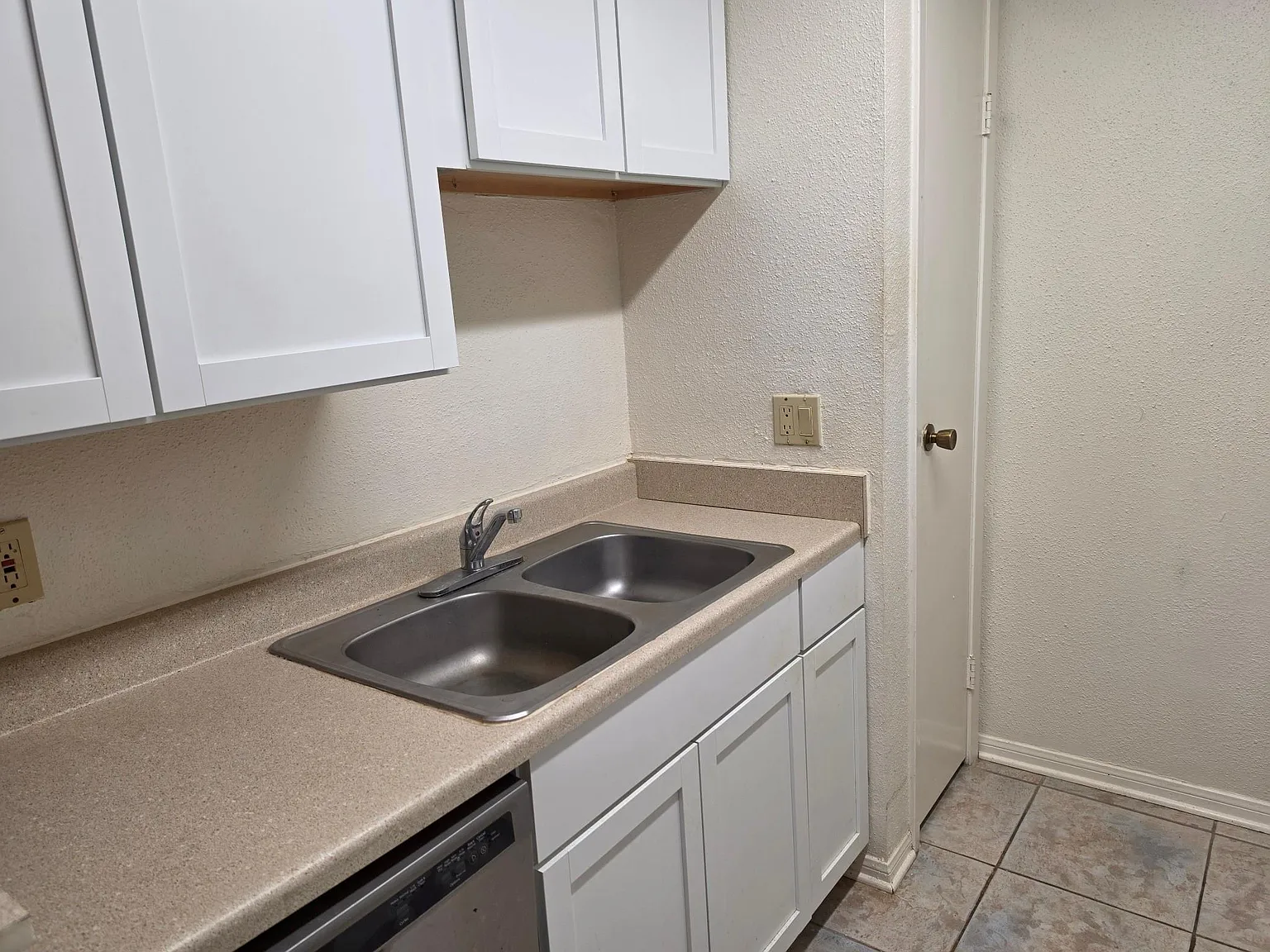 1 bed, 1.0 bath, 698 sqft, $925 — Photo 4