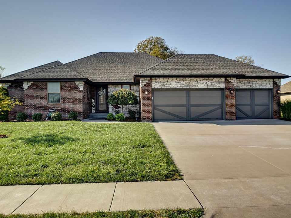 1st image of 1906 E Greenwich Dr