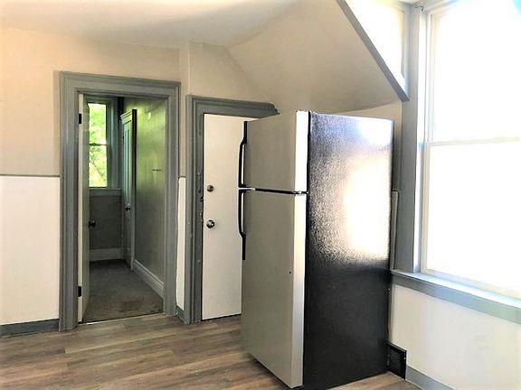 4th image of 364 Fargo Ave #2