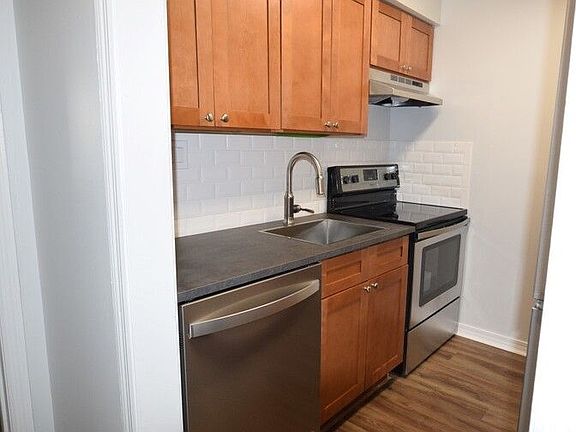 3rd image of 3325 N Westmoreland Dr APT 2
