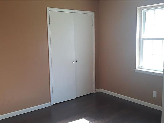 5th image of 704 E Clay St