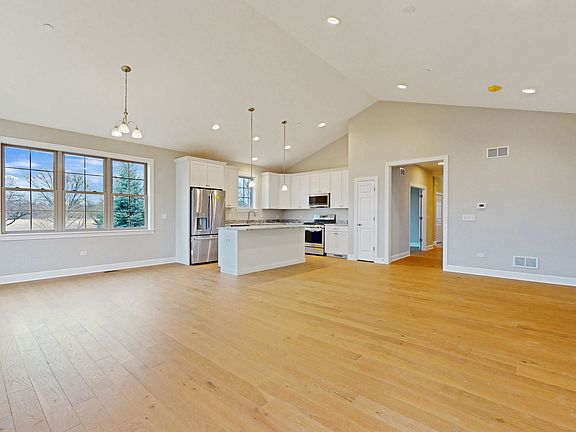 4th image of 101 Donmor Dr