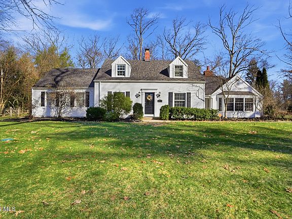 3rd image of 4910 Rolandale Ave