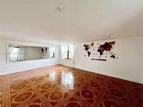 671 NE 195th St Unit 425, Miami, FL 33179