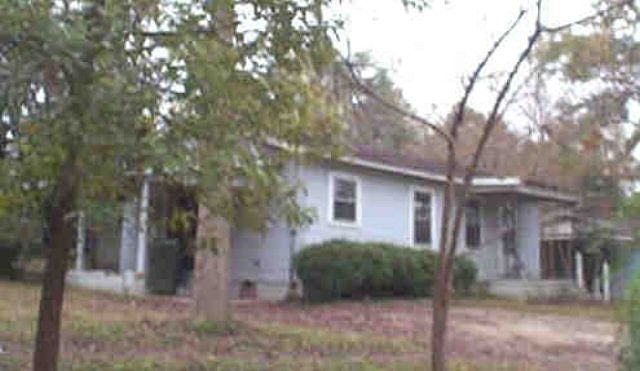 1st image of 714 Sellers St E