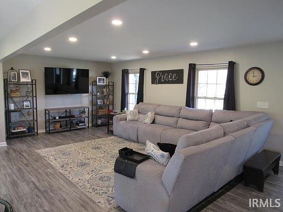 3rd image of 1624 Terrace Dr