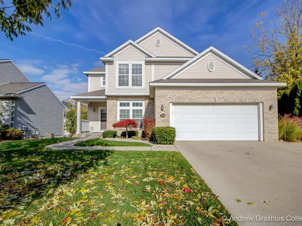 5890 W Grove Dr SE, Kentwood, MI 49512