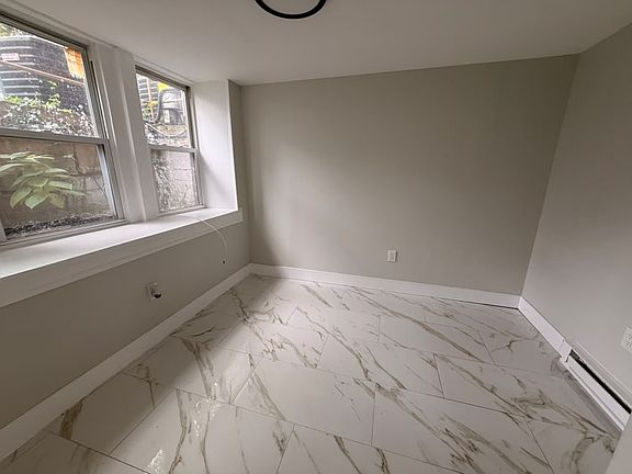 4th image of 70-201 Circular Ave #105