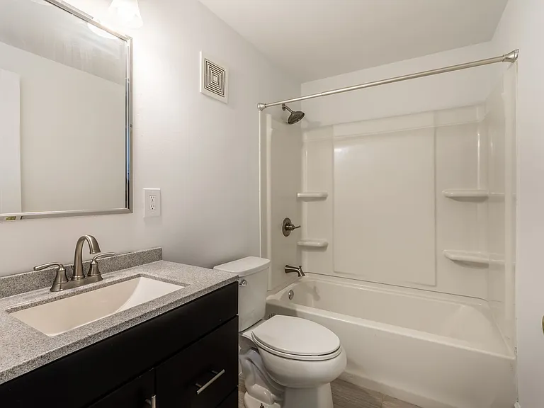 1516 Warren St — Photo 16