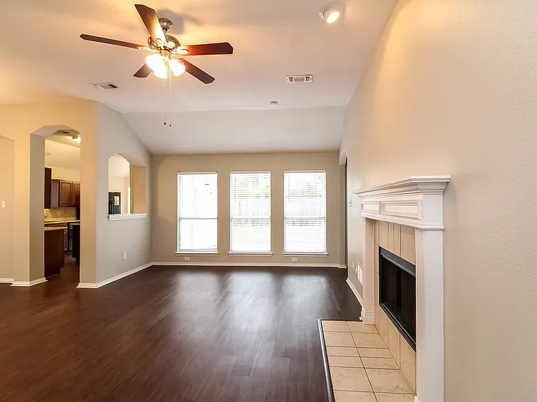 2809 Berry Hl — Photo 3