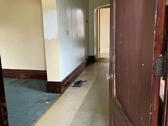 3rd image of 324 W New Castle St #1