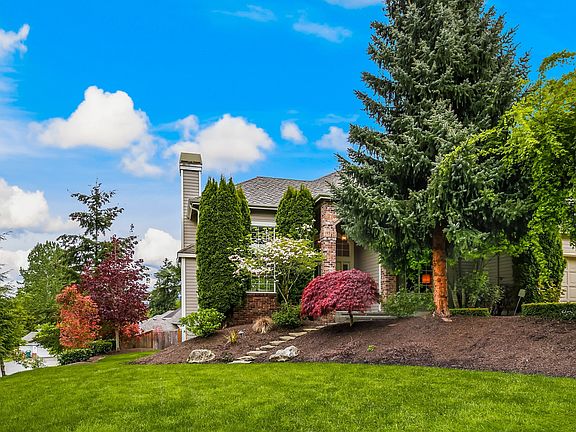 3rd image of 490 Everwood Ct NW