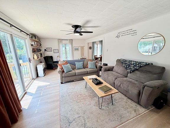3rd image of 24 Locust Ln