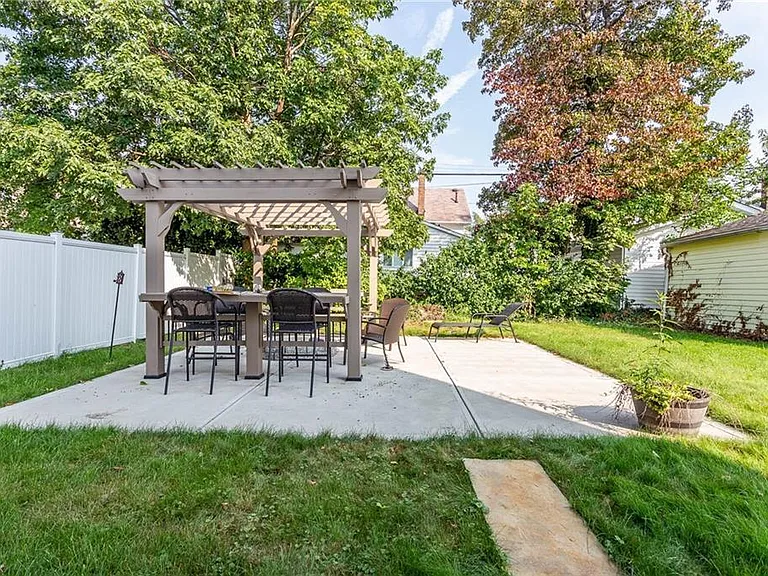 1575 Winton Ave — Photo 18
