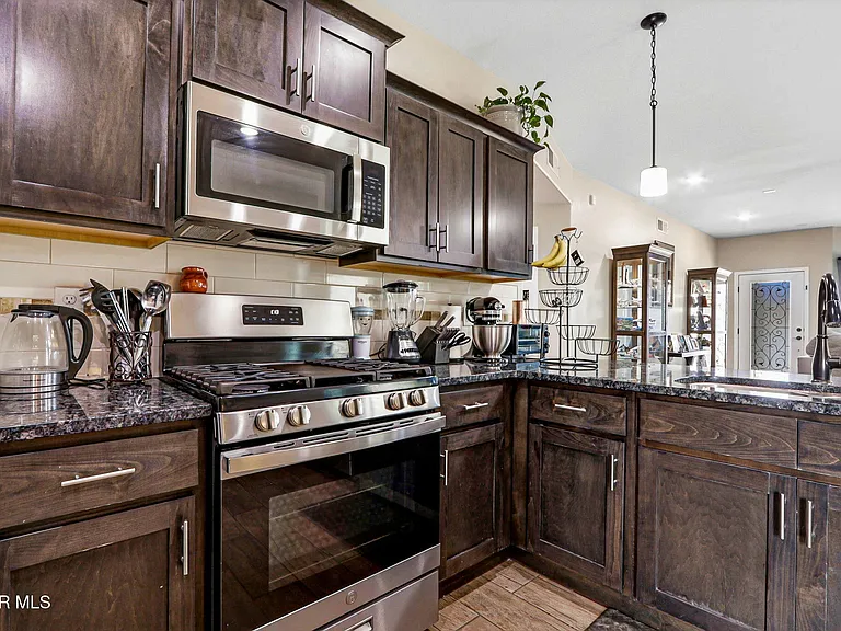 13066 Grantham Ln — Photo 36
