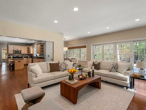 3rd image of 62 Walpole St