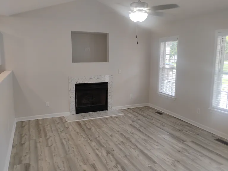 405 Groveton Trl — Photo 7