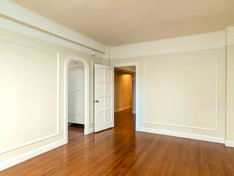 2275 Broadway — Photo 9