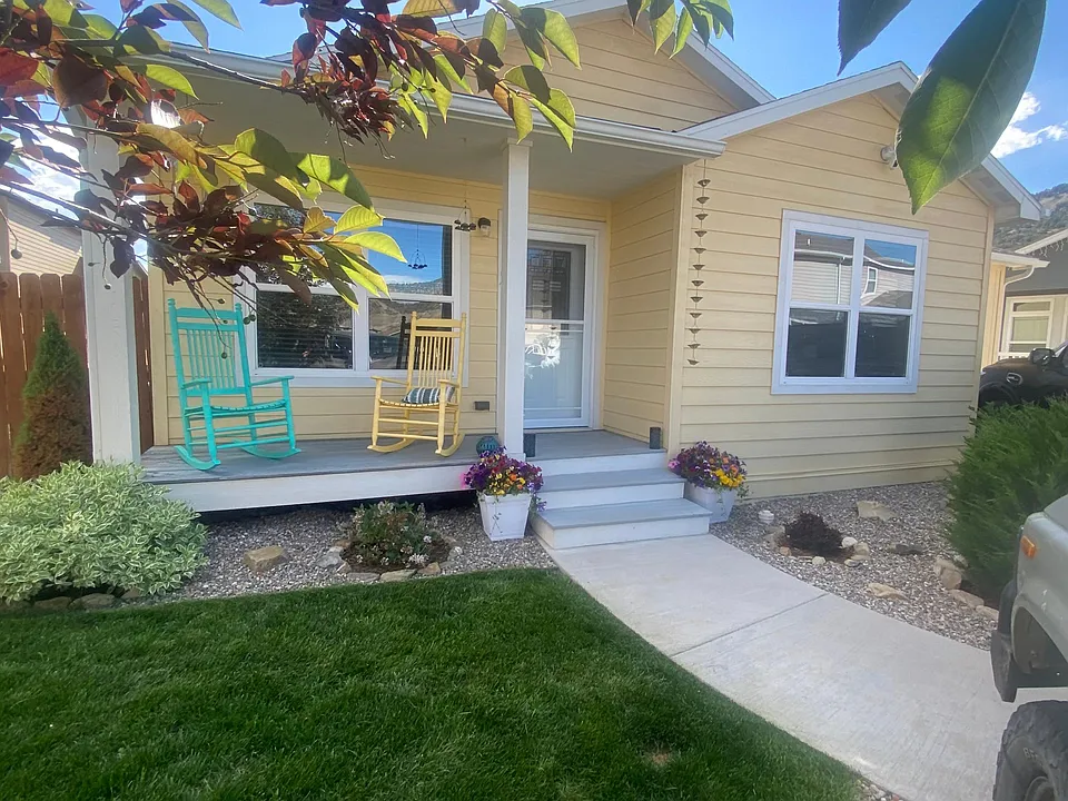 114 Salmon Loop