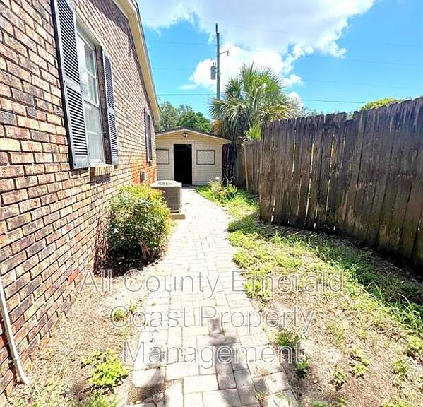 733 Beach Dr — Photo 37