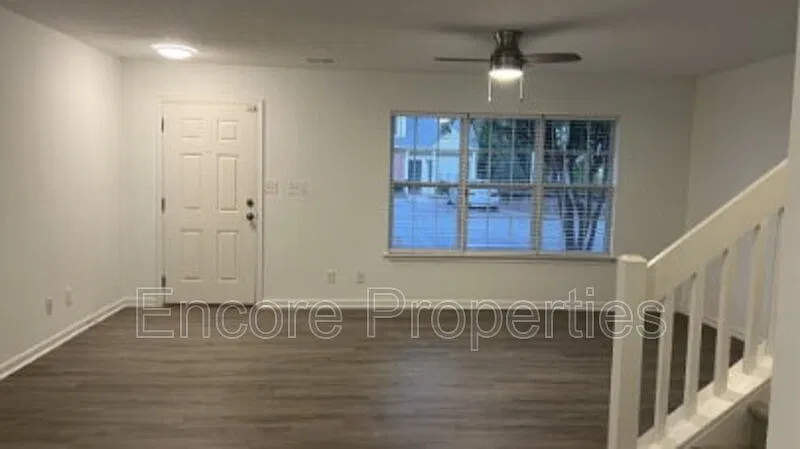 3 bed, 2.5 bath, 1348 sqft, $1,700 — Photo 2