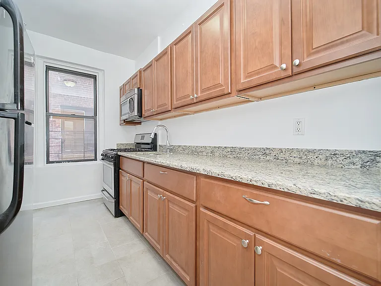 64 Hillside Ave #2D — Photo 3