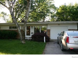 29539 Chelmsford Rd, Southfield, MI 48076