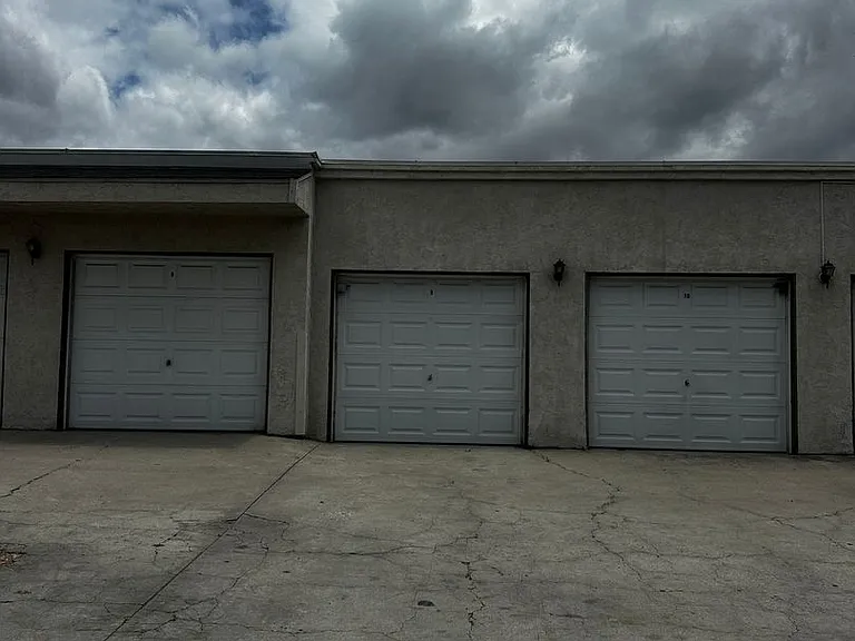 Chase Avenue East 960 — Photo 14