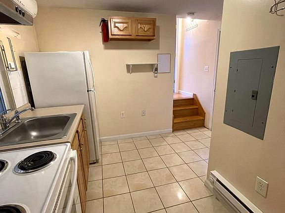 3rd image of 206 N 9th St Floor 3