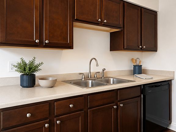 3rd image of 808 Clubhouse Dr W #84