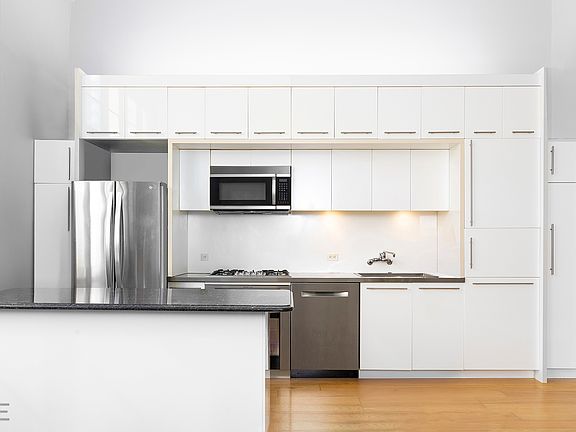 3rd image of 2728 Thomson Ave Unit 312