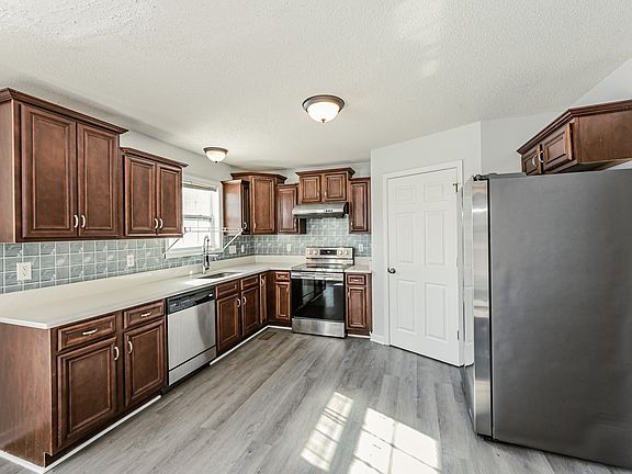 5th image of 331 Pullbrooke Dr