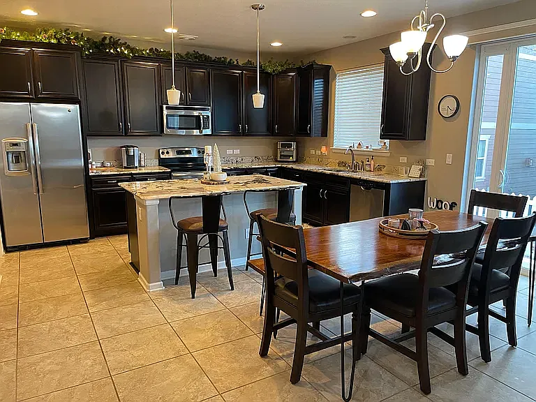 3 bed, 3236 sqft, $3,000 — Photo 3