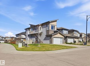 8420 Cushing Ct SW, Edmonton, AB T6W3L3