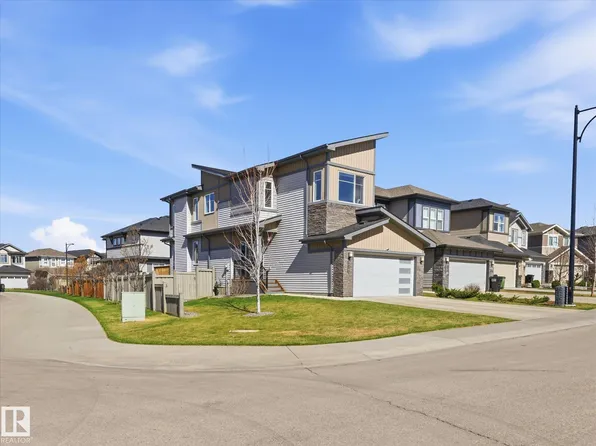 8420 Cushing Ct SW, Edmonton, AB T6W 3L3