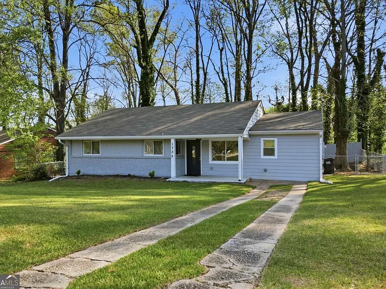 1735 Carter Cir — Photo 1