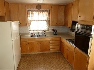 4th image of 1960 W 73rd Pl