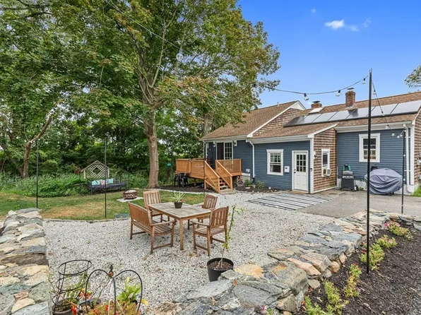 7 Ocean View Ave, Swansea, MA 02777