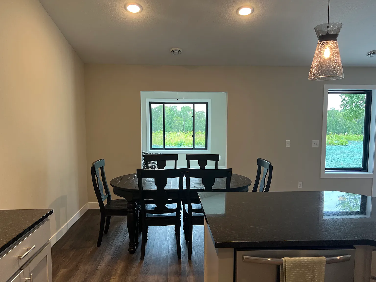 3 bed, 1894 sqft, $3,000 — Photo 3