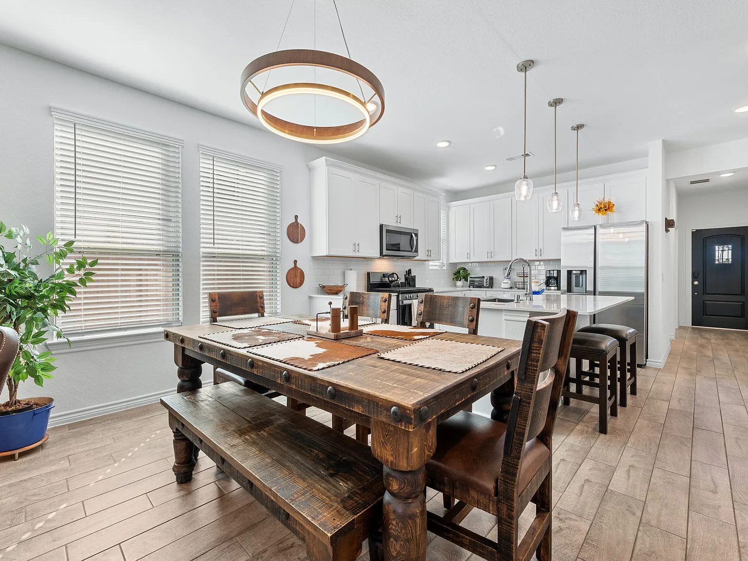 4 bed, $4,500 — Photo 2