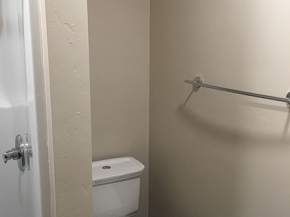 5th image of 727 Twining Ave