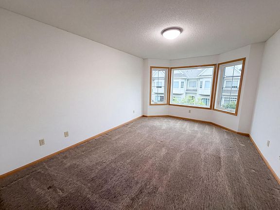 4th image of 214 Christenson Way NE