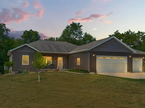 1112 6th Ave SE, Waverly, IA 50677